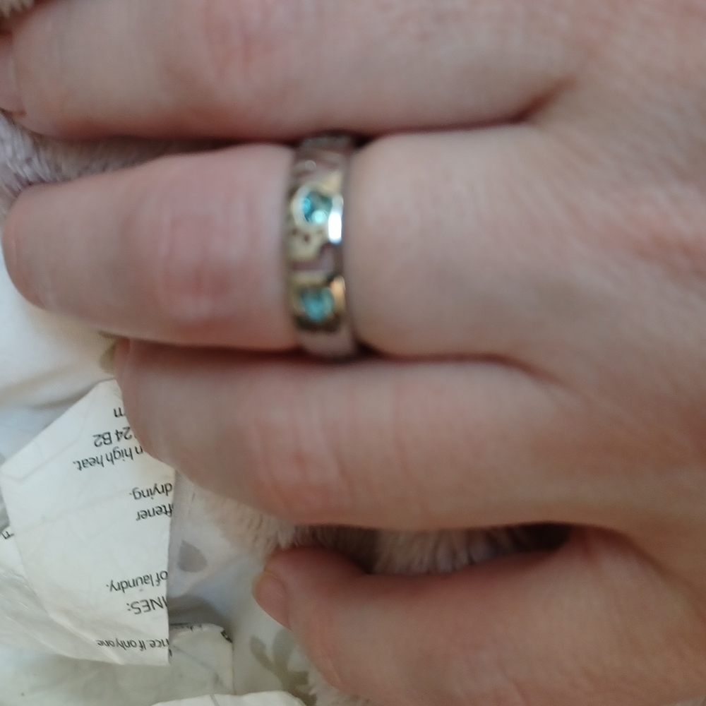 Ring - Picture 2 of 5